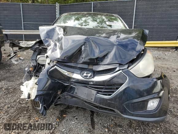 2011 Hyundai Tucson GLS with VIN KM8JU3AC2BU255257, listed as a Copart auction lot 86263575 with 87,862 mi miles and Salvage title. Bid and sale history available at DreamBid. Image 5.