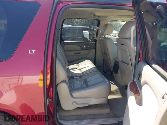 2010 Chevrolet Suburban LT with VIN 1GNUKJE33AR134610, listed as a IAAI auction lot 43041388 with 287,174 mi miles and . Bid and sale history available at DreamBid. Image 8.