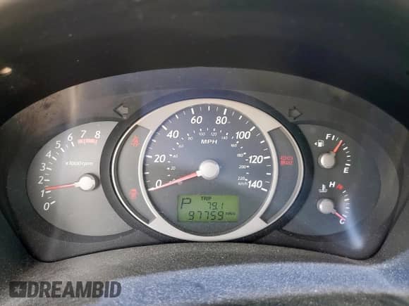 2005 Hyundai Tucson GL z VIN KM8JM12B75U080079, wystawiony jako Copart lot #62056635 z przebiegiem 97 759 mil mil oraz Czysty tytuł • Clean title. Historia ofert i sprzedaży dostępna na DreamBid. Obrazek 9.