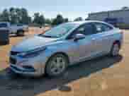 2018 Chevrolet Cruze LT z VIN 1G1BE5SM3J7178610, wystawiony jako Copart lot #80082305 z przebiegiem 65 385 mil mil oraz Czysty tytuł • Clean title. Historia ofert i sprzedaży dostępna na DreamBid. Obrazek 1.