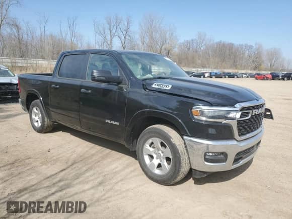 2025 Ram 1500 Big Horn z VIN 1C6SRFFP3SN584185, wystawiony jako Copart lot #53614315 z przebiegiem 19 498 mil mil oraz Czysty tytuł • Clean title. Historia ofert i sprzedaży dostępna na DreamBid. Obrazek 4.