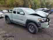 2022 Toyota Tacoma SR z VIN 3TYSZ5AN6NT076787, wystawiony jako Copart lot #86312735 z przebiegiem 22 446 mil mil oraz Szkoda całkowita • Salvage title. Historia ofert i sprzedaży dostępna na DreamBid. Obrazek 4.