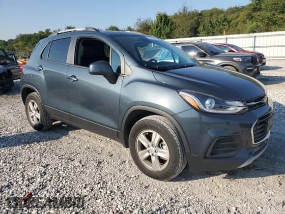 2021 Chevrolet Trax LT with VIN KL7CJPSM9MB376545, listed as a Copart auction lot 84871945 with 14,202 mi miles and Salvage title. Bid and sale history available at DreamBid. Image 4.