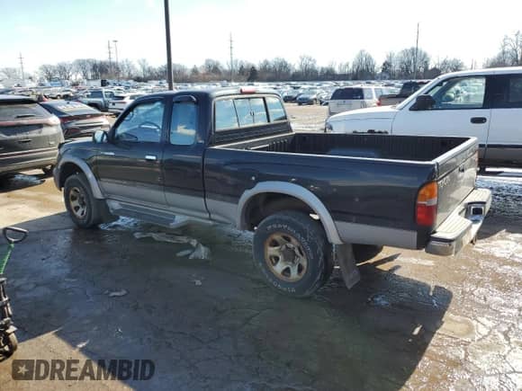1998 Toyota Tacoma z VIN 4TAWM72N8WZ144489, wystawiony jako Copart lot #46682875 z przebiegiem 238 124 mil mil oraz Czysty tytuł • Clean title. Historia ofert i sprzedaży dostępna na DreamBid. Obrazek 2.