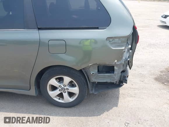 2018 Toyota Sienna LE Auto Access Seat с VIN 5TDKZ3DC0JS906393, выставлен на аукционе IAAI как лот 42399522 с пробегом 72 224 миль миль и . История ставок и продаж доступна на DreamBid. Изображение 17.