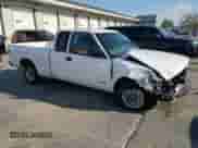 2002 Chevrolet S-10 LS с VIN 1GCCS19W528185316, выставлен на аукционе Copart как лот 85151185 с пробегом Не указан миль и Списание • Salvage title. История ставок и продаж доступна на DreamBid. Изображение 4.