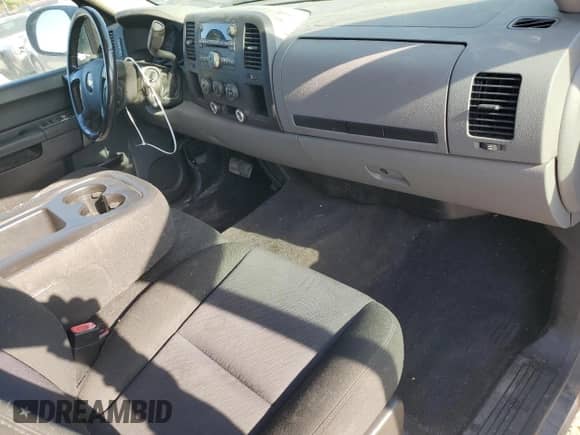 2010 Chevrolet Silverado 1500 LS z VIN 1GCSCREA0AZ258926, wystawiony jako Copart lot #74580154 z przebiegiem 206 925 mil mil oraz Nie do naprawy • Non repairable. Historia ofert i sprzedaży dostępna na DreamBid. Obrazek 8.