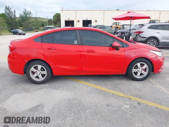 2018 Chevrolet Cruze LS с VIN 1G1BC5SM7J7123406, выставлен на аукционе IAAI как лот 43324237 с пробегом 82 239 миль миль и . История ставок и продаж доступна на DreamBid. Изображение 13.