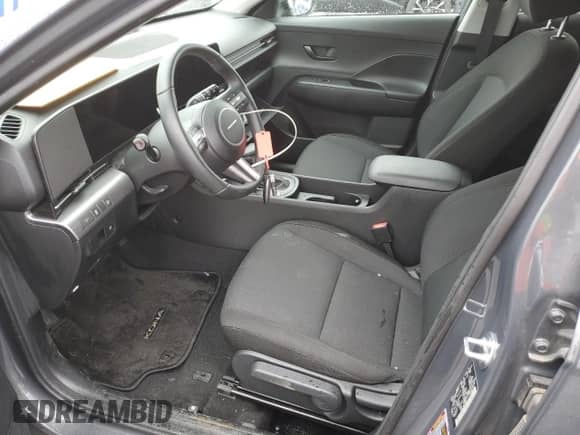 2024 Hyundai Kona SEL с VIN KM8HBCAB0RU124639, выставлен на аукционе Copart как лот 67995734 с пробегом 7 397 миль миль и На запчасти • Non repairable. История ставок и продаж доступна на DreamBid. Изображение 7.