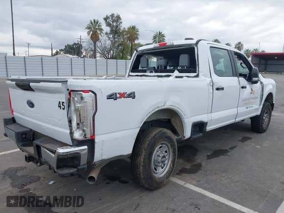 2024 Ford F-250 XL z VIN 1FT7W2BA5REE03728, wystawiony jako IAAI lot #41872062 z przebiegiem 21 112 mil mil oraz . Historia ofert i sprzedaży dostępna na DreamBid. Obrazek 4.
