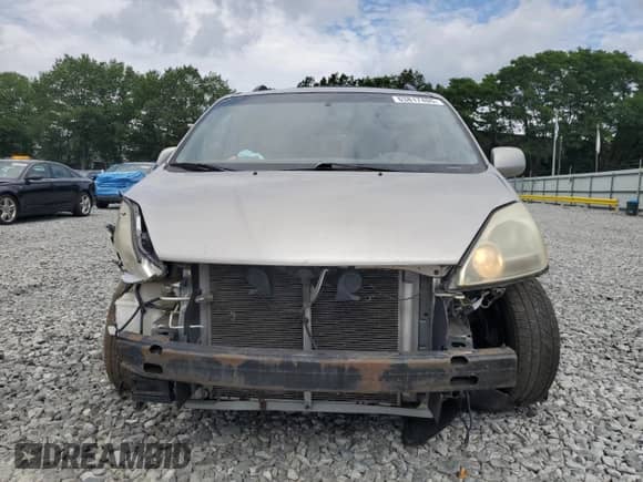 2004 Toyota Sienna XLE with VIN 5TDBA22C04S028621, listed as a Copart auction lot 63817405 with 192,862 mi miles and Clean title. Bid and sale history available at DreamBid. Image 5.