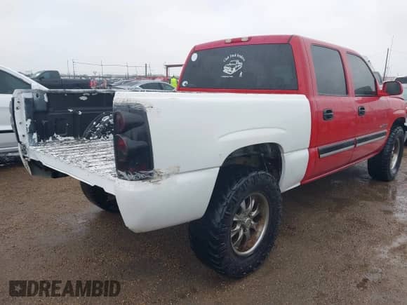 2005 Chevrolet Silverado 1500 Z71 with VIN 2GCEK13T151192553, listed as a IAAI auction lot 41611620 with Not provided miles and . Bid and sale history available at DreamBid. Image 4.