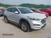 2017 Hyundai Tucson SE z VIN KM8J33A42HU369537, wystawiony jako IAAI lot #42490913 z przebiegiem 114 812 mil mil oraz . Historia ofert i sprzedaży dostępna na DreamBid. Obrazek 1.