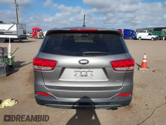 2018 Kia Sorento L z VIN 5XYPG4A39JG405327, wystawiony jako IAAI lot #43083388 z przebiegiem 162 204 mil mil oraz . Historia ofert i sprzedaży dostępna na DreamBid. Obrazek 17.
