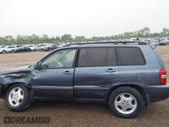 2005 Toyota Highlander с VIN JTEEP21A350069286, выставлен на аукционе IAAI как лот 42313920 с пробегом 206 847 миль миль и . История ставок и продаж доступна на DreamBid. Изображение 14.