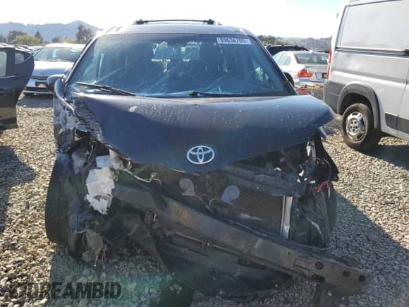 2015 Toyota Sienna SE Premium with VIN 5TDXK3DC2FS596961, listed as a Copart auction lot 89636705 with 107,881 mi miles and Salvage title. Bid and sale history available at DreamBid. Image 5.
