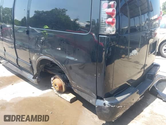 2005 Chevrolet Express Cargo YF7 Upfitter с VIN 1GBFH15T151202640, выставлен на аукционе IAAI как лот 42709781 с пробегом 100 751 миль миль и . История ставок и продаж доступна на DreamBid. Изображение 6.