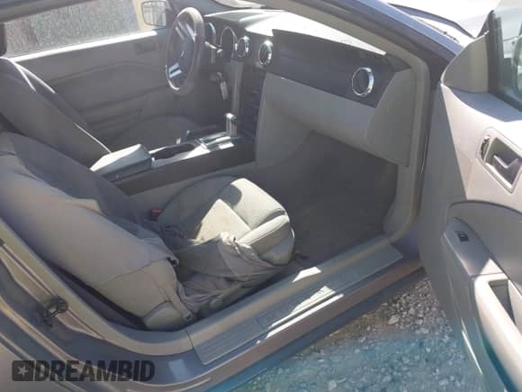 2006 Ford Mustang Standard with VIN 1ZVFT80NX65130436, listed as a IAAI auction lot 43128881 with 182,526 mi miles and . Bid and sale history available at DreamBid. Image 5.