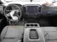 2017 Chevrolet Silverado 2500HD Work Truck z VIN 1GC1KUEY3HF224084, wystawiony jako Copart lot #71694455 z przebiegiem 132 441 mil mil oraz Nie do naprawy • Non repairable. Historia ofert i sprzedaży dostępna na DreamBid. Obrazek 8.