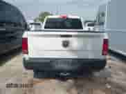 2020 Ram 1500 Tradesman z VIN 1C6RR6FGXLS117749, wystawiony jako IAAI lot #42084572 z przebiegiem 137 970 mil mil oraz . Historia ofert i sprzedaży dostępna na DreamBid. Obrazek 16.