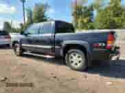 2005 GMC Sierra 1500 SLE z VIN 2GTEK13T851244034, wystawiony jako Copart lot #81592455 z przebiegiem 283 796 mil mil oraz Czysty tytuł • Clean title. Historia ofert i sprzedaży dostępna na DreamBid. Obrazek 2.