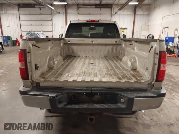 2008 Chevrolet Silverado 2500HD Work Truck z VIN 1GCHK24K88E206086, wystawiony jako IAAI lot #42954753 z przebiegiem 170 017 mil mil oraz . Historia ofert i sprzedaży dostępna na DreamBid. Obrazek 17.