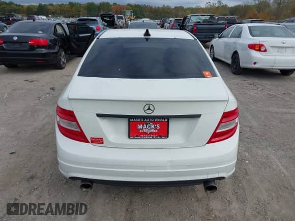 2010 Mercedes-Benz C 300 Sport z VIN WDDGF8BB6AR089165, wystawiony jako IAAI lot #43462906 z przebiegiem 128 332 mil mil oraz . Historia ofert i sprzedaży dostępna na DreamBid. Obrazek 17.