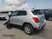 2022 Chevrolet Trax LS z VIN KL7CJNSM3NB527272, wystawiony jako Copart lot #64326445 z przebiegiem Nie podano mil oraz Szkoda całkowita • Salvage title. Historia ofert i sprzedaży dostępna na DreamBid. Obrazek 2.