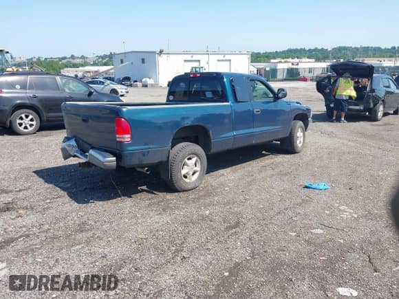1997 Dodge Dakota with VIN 1B7GG23X6VS165464, listed as a IAAI auction lot 42553945 with 218,546 mi miles and . Bid and sale history available at DreamBid. Image 4.