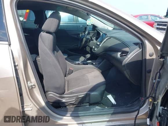 2022 Chevrolet Malibu LT z VIN 1G1ZD5ST7NF198444, wystawiony jako IAAI lot #42888930 z przebiegiem Nie podano mil oraz . Historia ofert i sprzedaży dostępna na DreamBid. Obrazek 5.