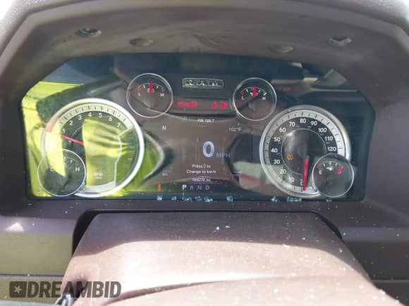 2013 Ram 1500 Big Horn z VIN 1C6RR7LT0DS550103, wystawiony jako IAAI lot #40230784 z przebiegiem 169 270 mil mil oraz . Historia ofert i sprzedaży dostępna na DreamBid. Obrazek 7.