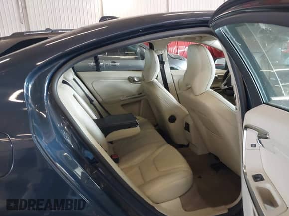 2013 Volvo S60 T5 с VIN YV1612FH9D2184973, выставлен на аукционе IAAI как лот 43136800 с пробегом 106 699 миль миль и . История ставок и продаж доступна на DreamBid. Изображение 8.