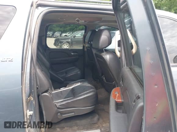 2008 Chevrolet Suburban LTZ с VIN 3GNFK16368G198691, выставлен на аукционе IAAI как лот 42305176 с пробегом 273 814 миль миль и . История ставок и продаж доступна на DreamBid. Изображение 8.