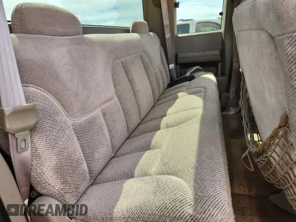 1998 Chevrolet Silverado 1500 z VIN 1GCEC19R3WR111344, wystawiony jako Copart lot #70771365 z przebiegiem 215 634 mil mil oraz Szkoda całkowita • Salvage title. Historia ofert i sprzedaży dostępna na DreamBid. Obrazek 10.