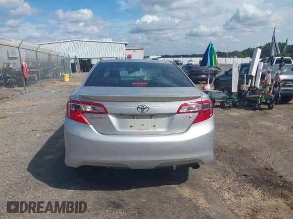 2014 Toyota Camry L with VIN 4T1BF1FK5EU857092, listed as a IAAI auction lot 43274875 with 151,925 mi miles and . Bid and sale history available at DreamBid. Image 16.