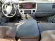 2006 Dodge 2500 ST с VIN 3D7KR28C96G258729, выставлен на аукционе Copart как лот 70421225 с пробегом Не указан миль и Списание • Salvage title. История ставок и продаж доступна на DreamBid. Изображение 8.
