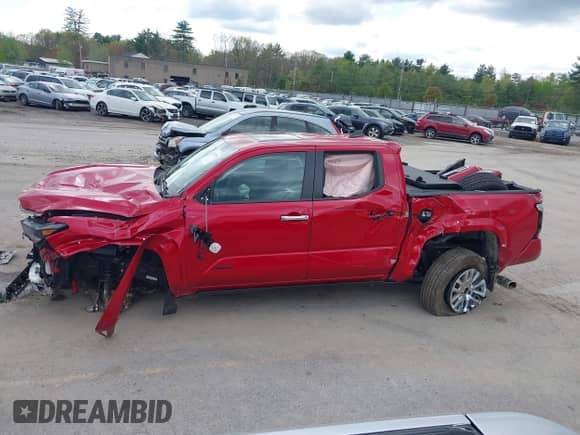 2025 Toyota Tacoma SR z VIN 3TYLB5JN9ST069238, wystawiony jako IAAI lot #42211504 z przebiegiem 1 174 mil mil oraz . Historia ofert i sprzedaży dostępna na DreamBid. Obrazek 14.