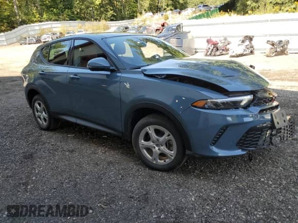 2024 Dodge Hornet GT Plus with VIN ZACNDFBN6R3A16773, listed as a Copart auction lot 70876125 with 3,327 mi miles and Salvage title. Bid and sale history available at DreamBid. Image 4.