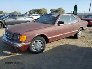 1984 Mercedes-Benz 500 z VIN WDBCA44A8EA029413, wystawiony jako Copart lot #83203374 z przebiegiem 157 589 mil mil oraz Czysty tytuł • Clean title. Historia ofert i sprzedaży dostępna na DreamBid. Obrazek 1.