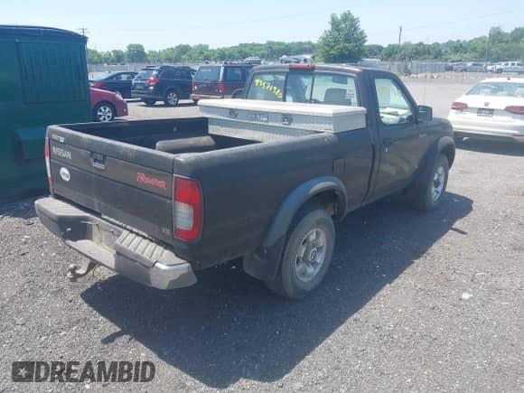 1998 Nissan Frontier z VIN 1N6DD21Y3WC354220, wystawiony jako IAAI lot #42571580 z przebiegiem 196 321 mil mil oraz . Historia ofert i sprzedaży dostępna na DreamBid. Obrazek 4.