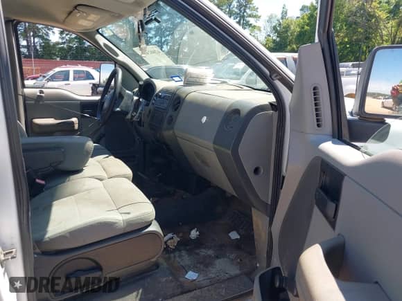 2007 Ford F-150 XL z VIN 1FTRF12W67NA66868, wystawiony jako IAAI lot #42802481 z przebiegiem 109 314 mil mil oraz . Historia ofert i sprzedaży dostępna na DreamBid. Obrazek 5.