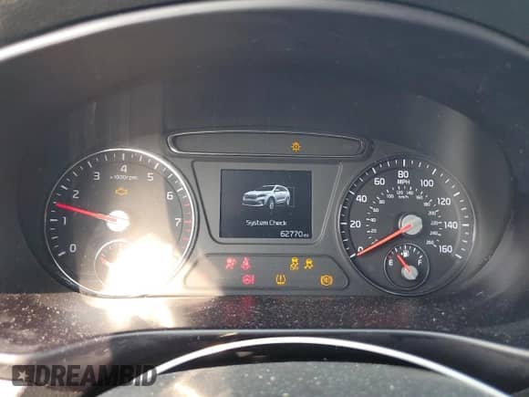 2019 Kia Sorento LX z VIN 5XYPGDA34KG551684, wystawiony jako Copart lot #68007915 z przebiegiem 62 770 mil mil oraz Szkoda całkowita • Salvage title. Historia ofert i sprzedaży dostępna na DreamBid. Obrazek 9.