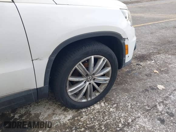 2012 Volkswagen Tiguan S с VIN WVGAV7AX5CW509945, выставлен на аукционе IAAI как лот 43436911 с пробегом 168 517 миль миль и . История ставок и продаж доступна на DreamBid. Изображение 13.