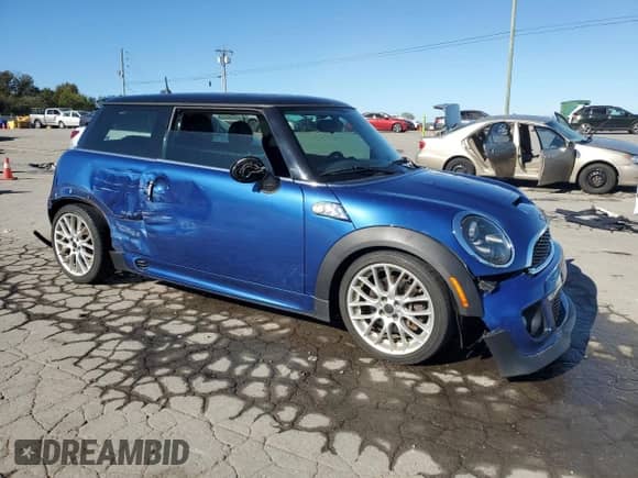 2012 MINI Hardtop S с VIN WMWSV3C50CTY27547, выставлен на аукционе Copart как лот 84396785 с пробегом 155 520 миль миль и Списание • Salvage title. История ставок и продаж доступна на DreamBid. Изображение 4.