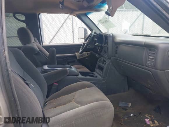 2002 Chevrolet Silverado 1500HD LS z VIN 1GCGK13U52F227116, wystawiony jako IAAI lot #42382447 z przebiegiem 305 548 mil mil oraz . Historia ofert i sprzedaży dostępna na DreamBid. Obrazek 5.