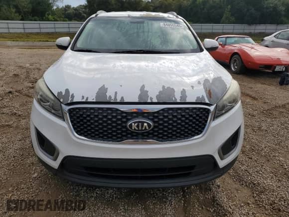 2018 Kia Sorento LX z VIN 5XYPG4A52JG393488, wystawiony jako Copart lot #84055545 z przebiegiem 222 304 mil mil oraz Czysty tytuł • Clean title. Historia ofert i sprzedaży dostępna na DreamBid. Obrazek 5.