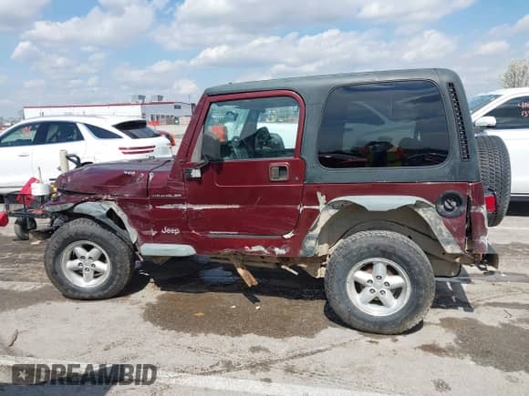 2001 Jeep Wrangler SE with VIN 1J4FA29P21P300094, listed as a IAAI auction lot 41871446 with 125,098 mi miles and . Bid and sale history available at DreamBid. Image 14.