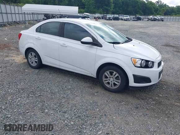 2016 Chevrolet Sonic LT с VIN 1G1JC5SHXG4101926, выставлен на аукционе IAAI как лот 42390512 с пробегом 142 900 миль миль и . История ставок и продаж доступна на DreamBid. Изображение 1.