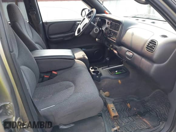 2000 Dodge Durango with VIN 1B4HS28N0YF284972, listed as a IAAI auction lot 42562667 with 211,765 mi miles and . Bid and sale history available at DreamBid. Image 5.