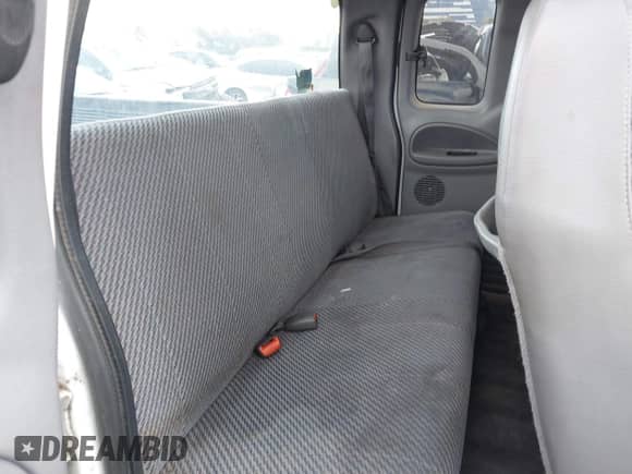 2000 Dodge 1500 с VIN 1B7HC13Y5YJ167462, выставлен на аукционе IAAI как лот 41446564 с пробегом 141 260 миль миль и . История ставок и продаж доступна на DreamBid. Изображение 8.